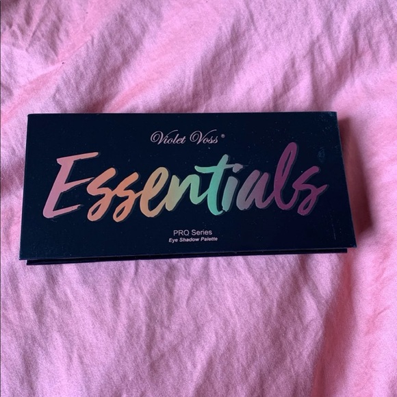 NWT Violet Voss Essential Palette - Picture 1 of 3